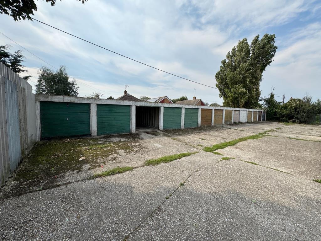 Lot: 9 - 23 LOCK-UP GARAGES WITH FORECOURT - Left hand block